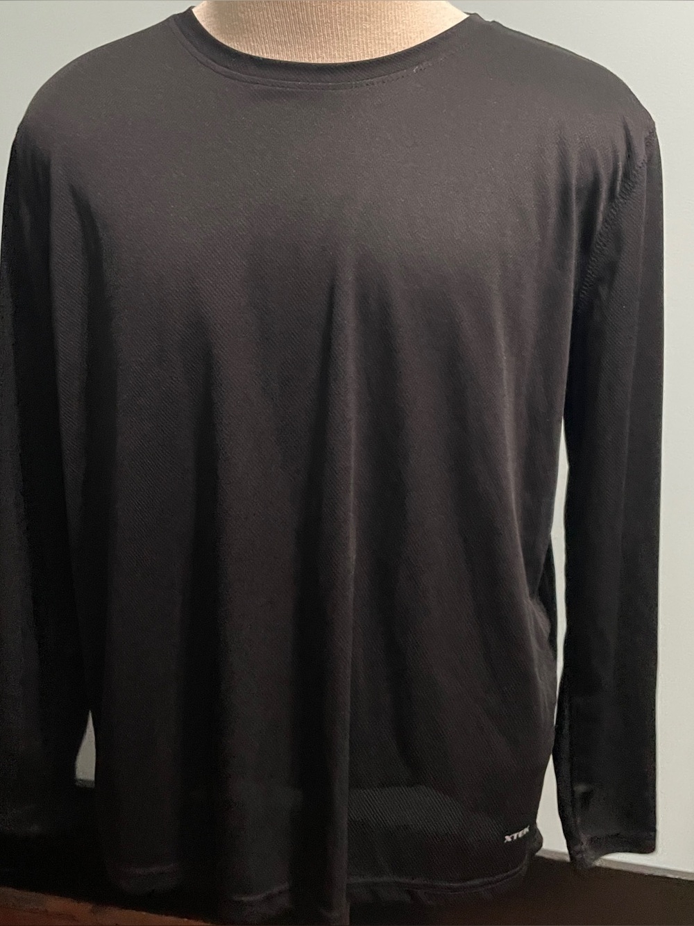 Black Xtek XL long sleeve shirt
